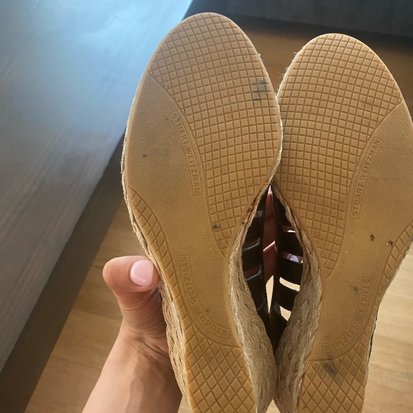 Stuart Weitzman Black Patent Leather Peep Toe Braided Straw Wedge Sandals Size 9 - Picture 3 of 3